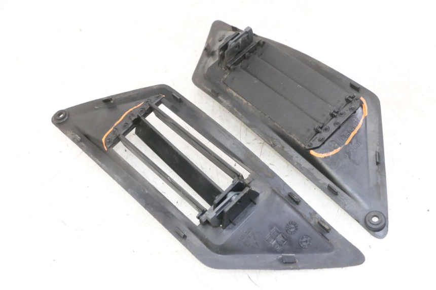 photo de TAPA REPOSAPIES CONEXION GILERA NEXUS 125 (2009 - 2013)