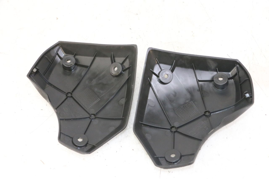 photo de TAPA REPOSAPIES CONEXION PEUGEOT STREETZONE I 2T 50 (2018 - 2020)