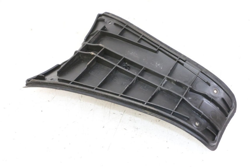photo de TAPA REPOSAPIES CONEXION PIAGGIO VESPA GRANTURISMO 200 (2004 - 2005)
