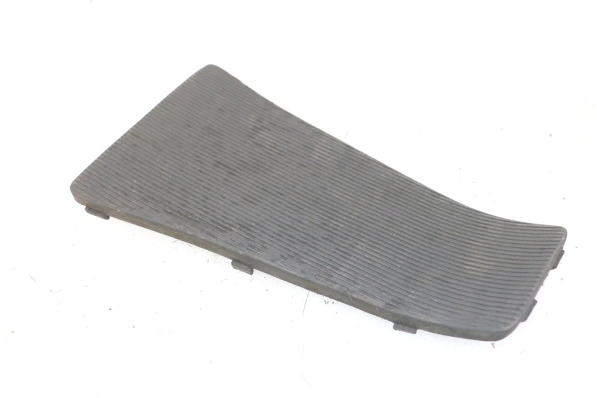 photo de TAPA REPOSAPIES CONEXION PIAGGIO VESPA LX 150 (2005 - 2013)