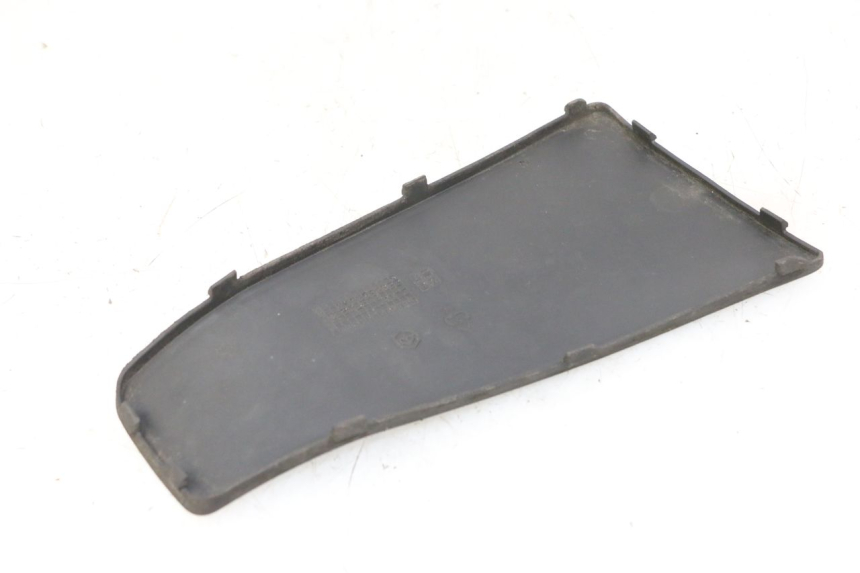 photo de TAPA REPOSAPIES CONEXION PIAGGIO VESPA LX 150 (2005 - 2013)