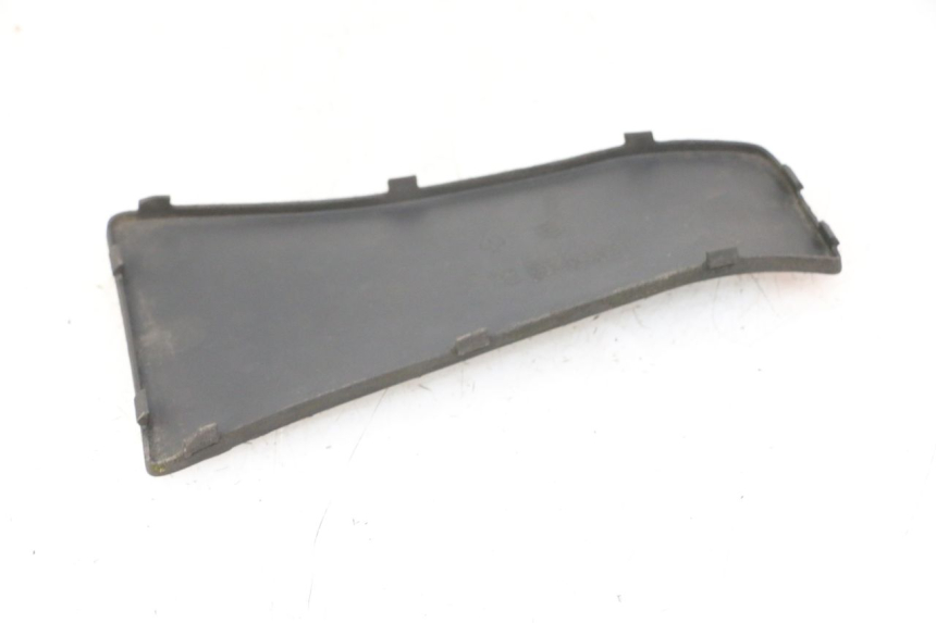 photo de TAPA REPOSAPIES CONEXION PIAGGIO VESPA LX 150 (2005 - 2013)