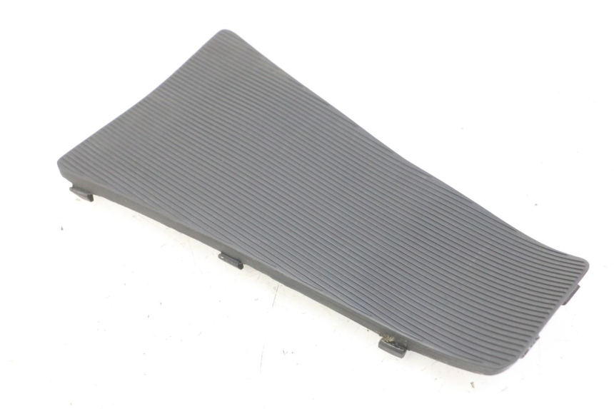 photo de TAPA REPOSAPIES CONEXION PIAGGIO VESPA LX IE 125 (2010 - 2012)