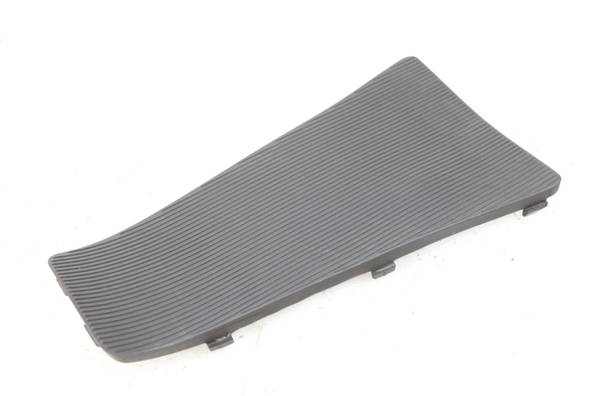 photo de TAPA REPOSAPIES CONEXION PIAGGIO VESPA LX IE 125 (2010 - 2012)