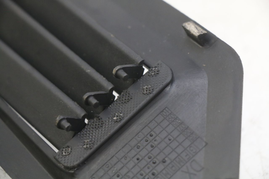 photo de TAPA REPOSAPIES CONEXION GILERA RUNNER SP 50 (2009 - 2017) - Zoom estado de uso