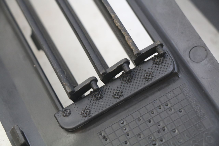 photo de TAPA REPOSAPIES CONEXION GILERA RUNNER SP 50 (2009 - 2017) - Otra perspectiva