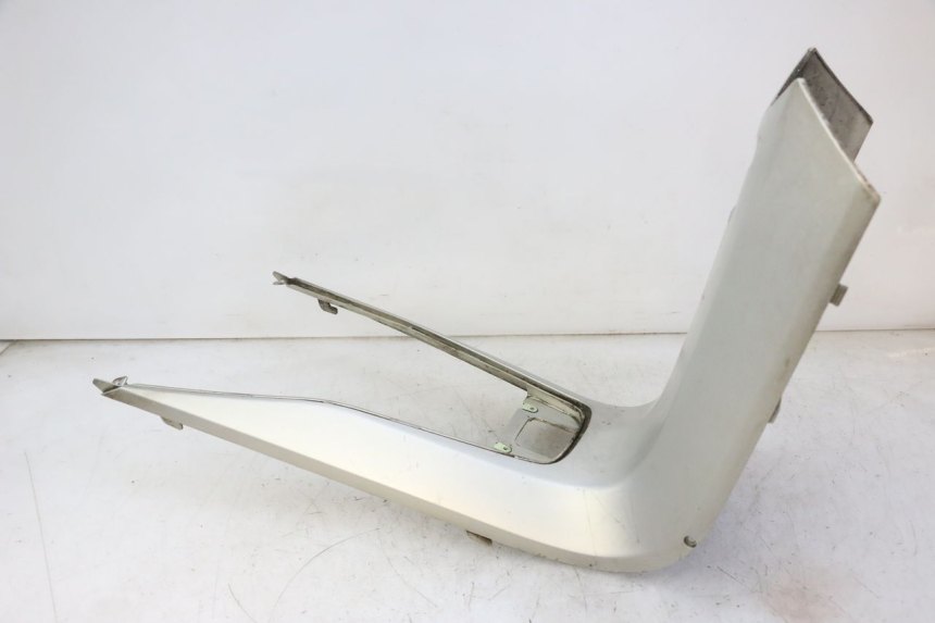 photo de TAPA REPOSAPIES CONEXION PEUGEOT SATELIS 125 (2006 - 2009)