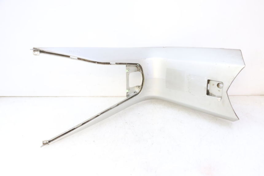 photo de TAPA REPOSAPIES CONEXION PEUGEOT SATELIS 125 (2006 - 2009)