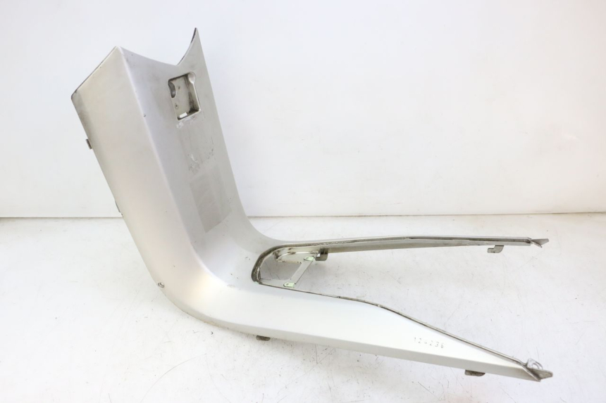 photo de TAPA REPOSAPIES CONEXION PEUGEOT SATELIS 125 (2006 - 2009)