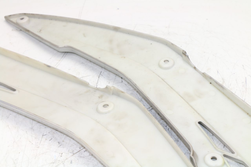 photo de TAPA REPOSAPIES CONEXION RAZZO STEED 125 (2012 - 2018)
