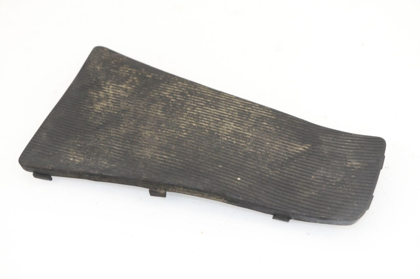 photo de TAPA REPOSAPIES CONEXION PIAGGIO VESPA LX 4T 50 (2005 - 2010)