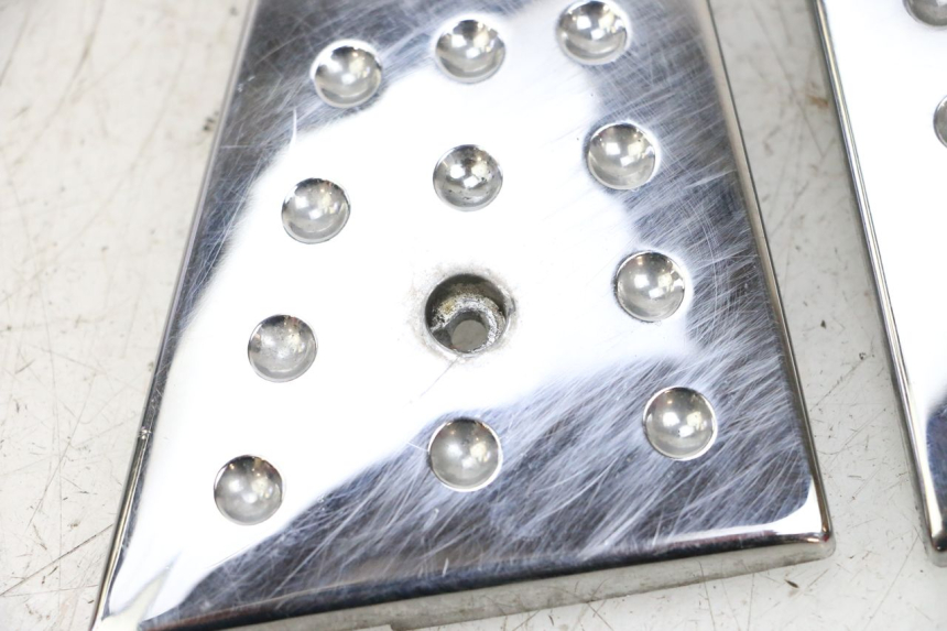 photo de CONEXIÓN DEL ESCALÓN PIAGGIO X8 125 (2004 - 2007) - Detalles de los puntos de fijación