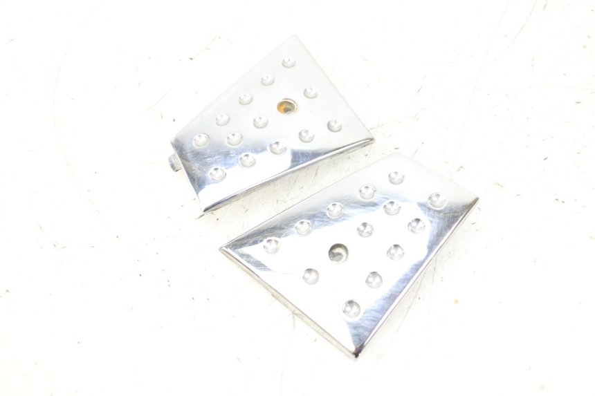 photo de CONEXIÓN DEL ESCALÓN PIAGGIO X8 125 (2004 - 2007) - Estado de la superficie y material