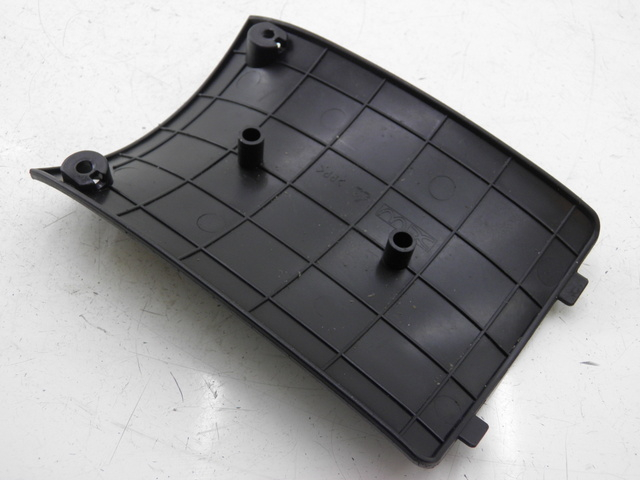 photo de TAPA REPOSAPIES CONEXION YAMASAKI YM50QT-N3 RETRO 50 (2012 - 2014)