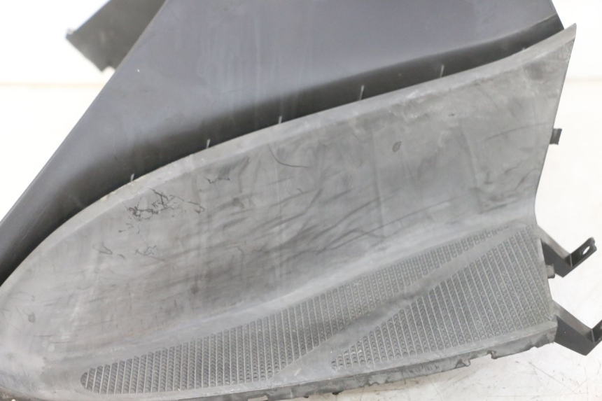 photo de TAPA REPOSAPIES CONEXION YAMAHA YP MAJESTY 125 (2007 - 2010)