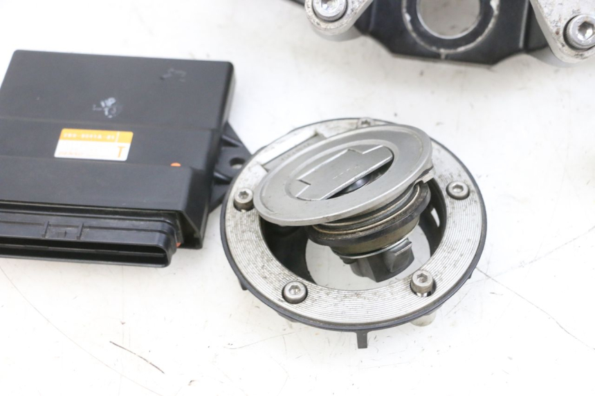 photo de KIT DE CERRADURA LLAVE CDI NEIMAN YAMAHA TDM ABS 900 (2002 - 2014) - Zoom sobre los componentes