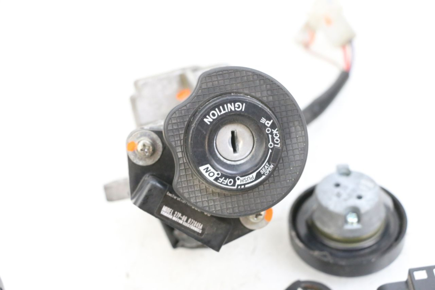 photo de KIT DE BLOQUEO LLAVE CDI NEIMAN YAMAHA X-MAX XMAX 125 (2010 - 2014) - Otra perspectiva