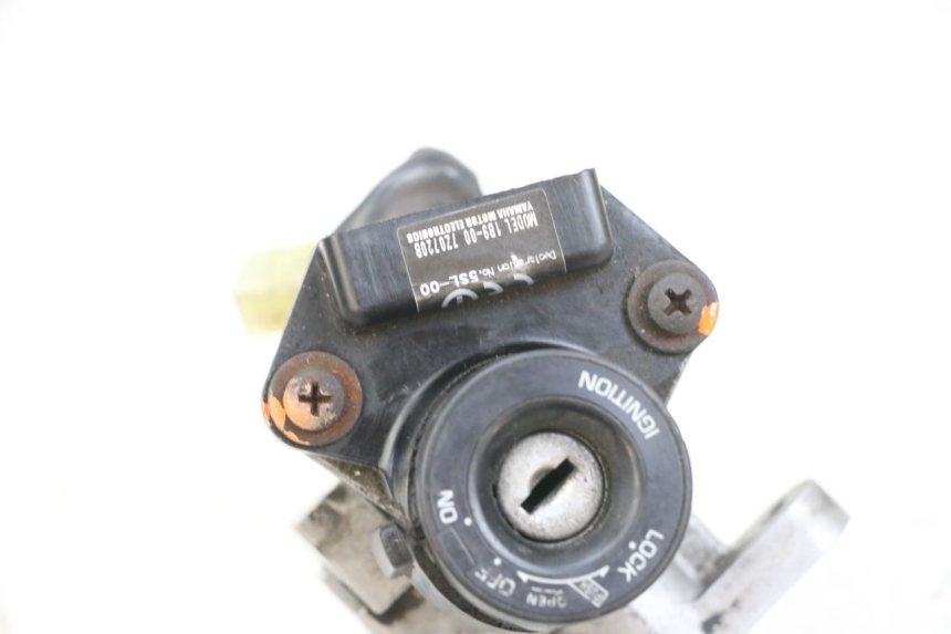 photo de KIT DE CERRADURA LLAVE CDI NEIMAN YAMAHA XMAX X-MAX 125 (2006 - 2009) - Primer plano de alta resolución