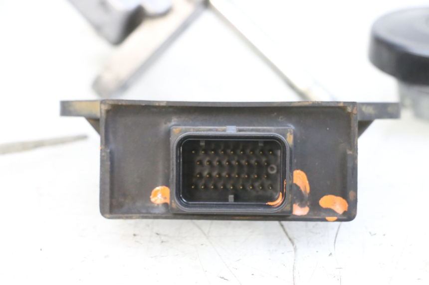 photo de KIT DE CERRADURA LLAVE CDI NEIMAN YAMAHA XMAX X-MAX 125 (2006 - 2009) - Enfoque en la estructura