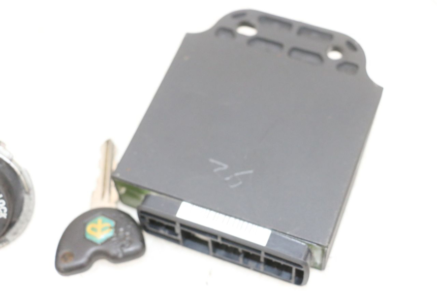 photo de KIT DE BLOQUEO LLAVE CDI NEIMAN PIAGGIO XEVO - X EVO 125 (2007 - 2016) - Otra perspectiva