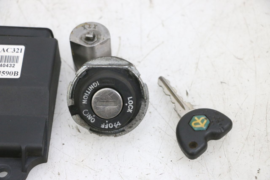 photo de KIT DE BLOQUEO LLAVE CDI NEIMAN PIAGGIO XEVO - X EVO 125 (2007 - 2016) - Detalles de los puntos de fijación