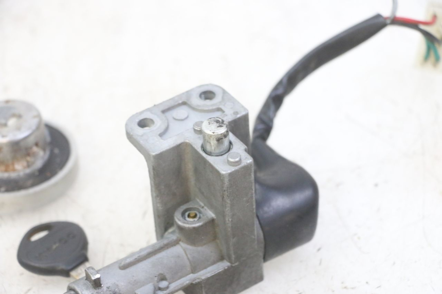 photo de KIT DE CERRADURA Y LLAVE NEIMAN KYMCO AGILITY 4T 50 (2005 - 2018)