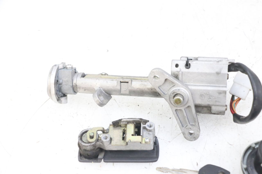 photo de KIT DE LLAVES SUZUKI BURGMAN 125 (2007 - 2014) - Primer plano técnico