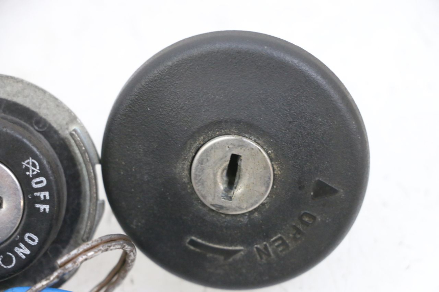 photo de KIT DE LLAVES PIAGGIO FLY 4T 50 (2013 - 2017) - Detalles de los puntos de fijación