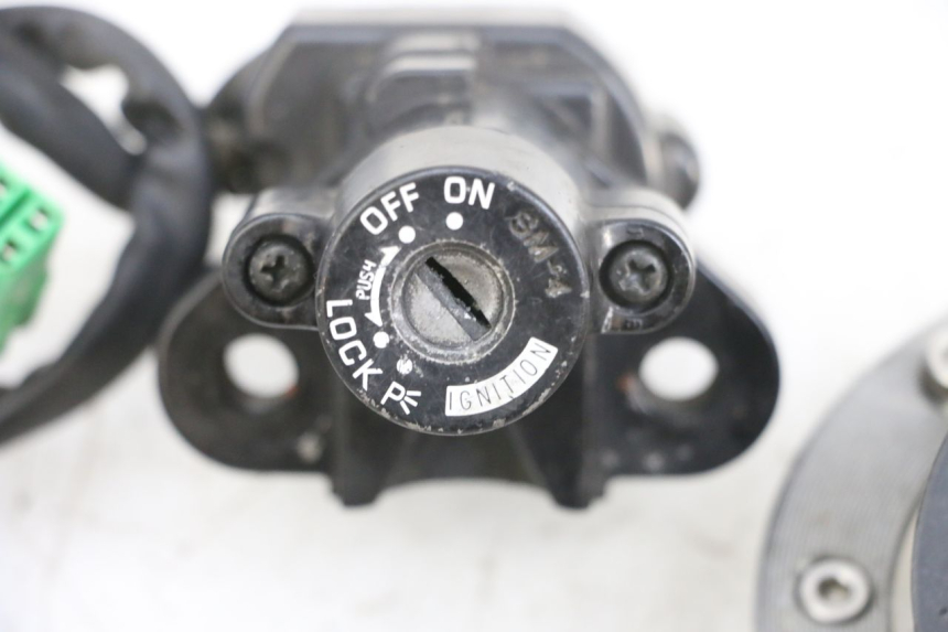 photo de KIT DE LLAVES SUZUKI GSF N BANDIT 600 (1996 - 1999) - Otra vista del artículo