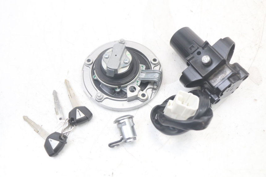 photo de KIT DE CERRADURA Y LLAVE NEIMAN KAWASAKI VERSYS ABS 650 (2015 - 2018)