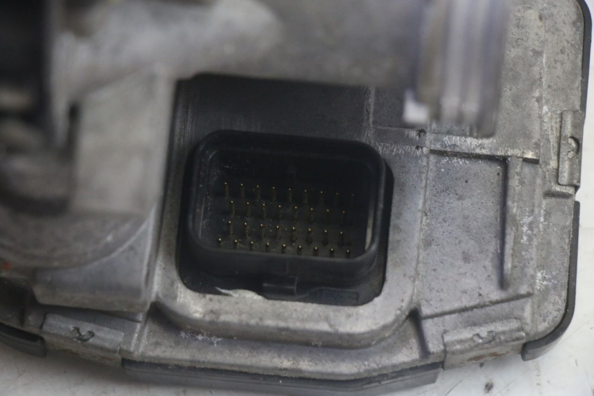 photo de KIT DE LLAVES PIAGGIO MP3 HPE 350 (2018 - 2020) - Primer plano de alta resolución