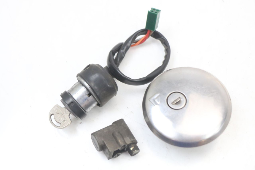 photo de KIT DE CERRADURA CON LLAVE NEIMAN SUZUKI GN 125 (1997 - 2000)