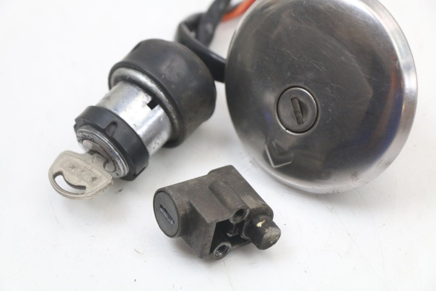 photo de KIT DE CERRADURA CON LLAVE NEIMAN SUZUKI GN 125 (1997 - 2000)