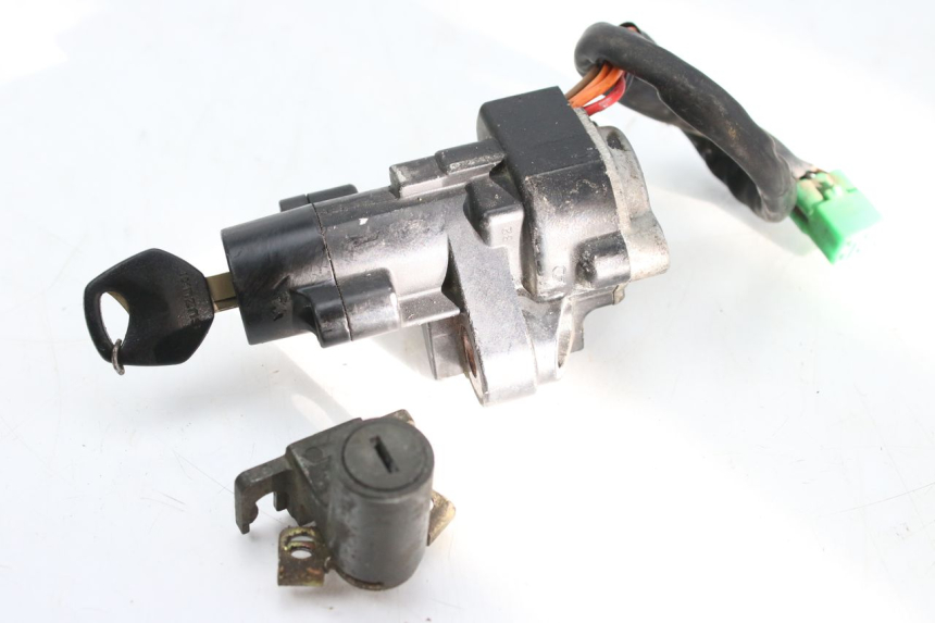 photo de KIT DE CERRADURA Y LLAVE NEIMAN SUZUKI TLS TL S 1000 (1997 - 2001)