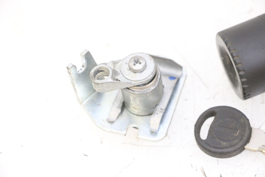 photo de KIT DE LLAVES YAMAHA TZR 50 (2008 - 2016) - Otra perspectiva