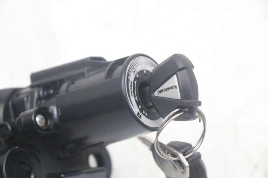photo de KIT DE CERRADURA Y LLAVE NEIMAN KAWASAKI VERSYS ABS 650 (2015 - 2018)