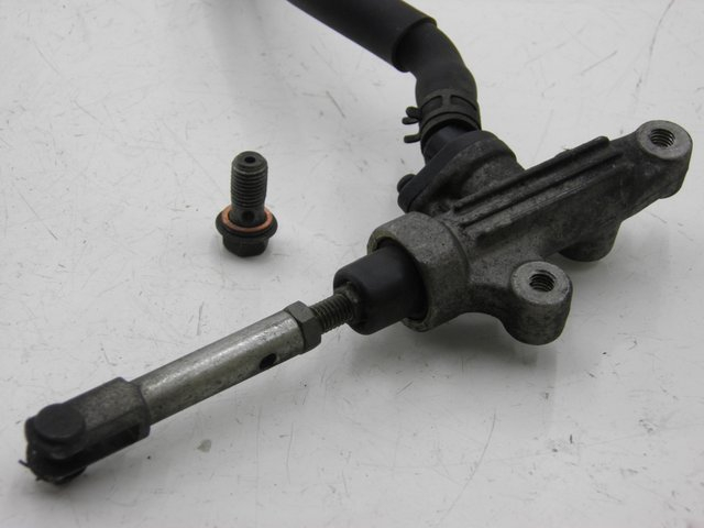 photo de BOMBA FRENO TRASERO YAMAHA FZX FAZER 750 (1987 - 1998)
