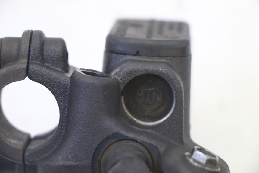 photo de CILINDRO MAESTRO DELANTERO PEUGEOT ELYSTAR 50 (2002 - 2014) - Detalles de los puntos de fijación