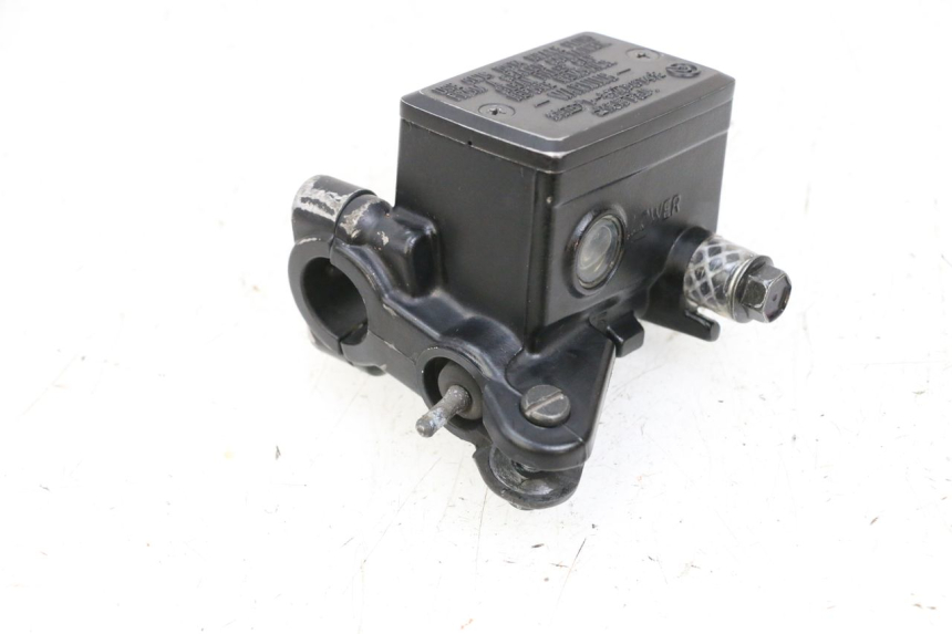 photo de CILINDRO MAESTRO DELANTERO YAMAHA FJR ABS 1300 (2006 - 2012) - Primer plano técnico