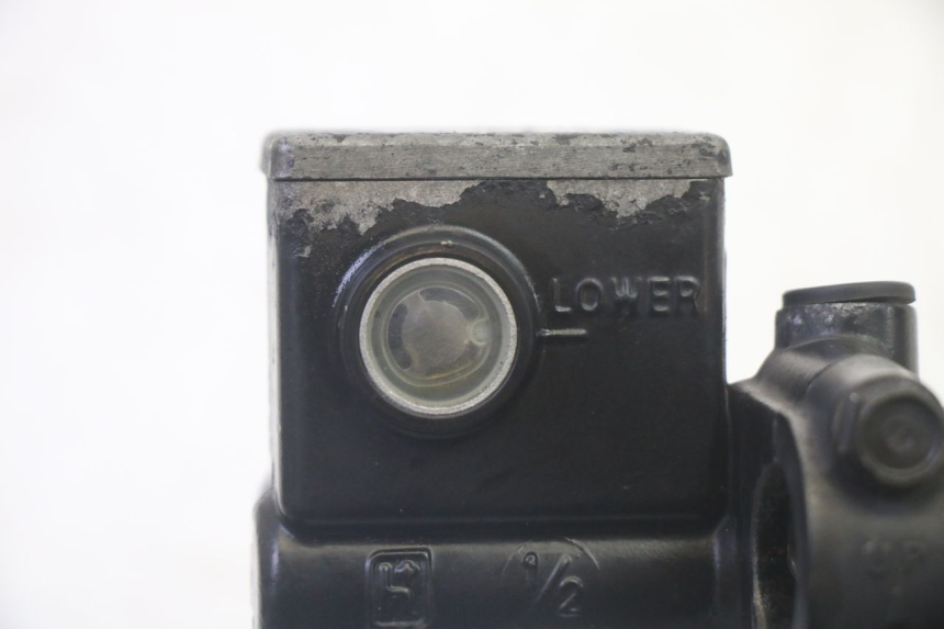 photo de BOMBA FRENO DELANTERO SYM GTS EVO 125 (2009 - 2013) - Primer plano técnico