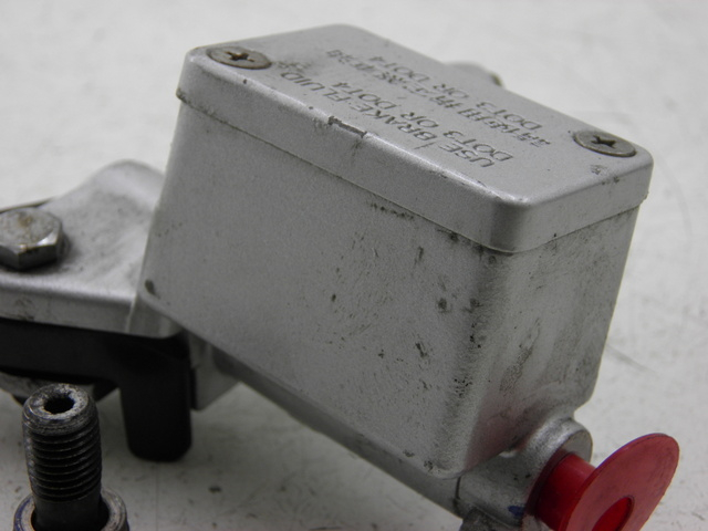 photo de BOMBA FRENO DELANTERO KYMCO AGILITY CITY 4T 50 (2008 - 2016) - Otra perspectiva