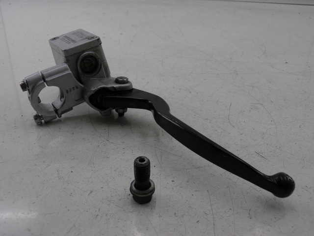 photo de BOMBA FRENO DELANTERO KYMCO AGILITY CITY 4T 50 (2008 - 2016) - Detalles de los puntos de fijación