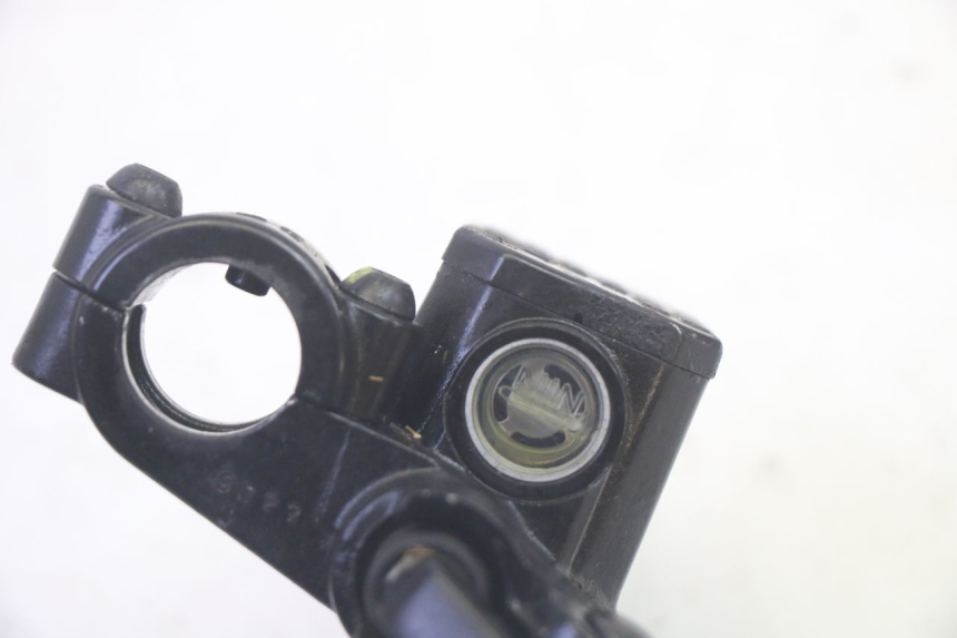 photo de BOMBA FRENO DELANTERO PIAGGIO MP3 HPE 350 (2018 - 2020) - Primer plano técnico