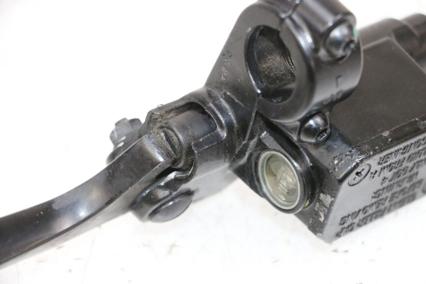 photo de BOMBA FRENO DELANTERO PIAGGIO MP3 HPE 300 (2019 - 2026) - Primer plano técnico
