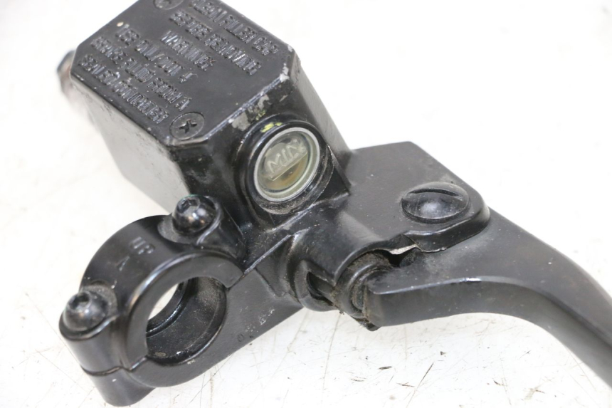 photo de BOMBA FRENO DELANTERO PIAGGIO MP3 HPE 300 (2019 - 2026) - Detalles de los puntos de fijación