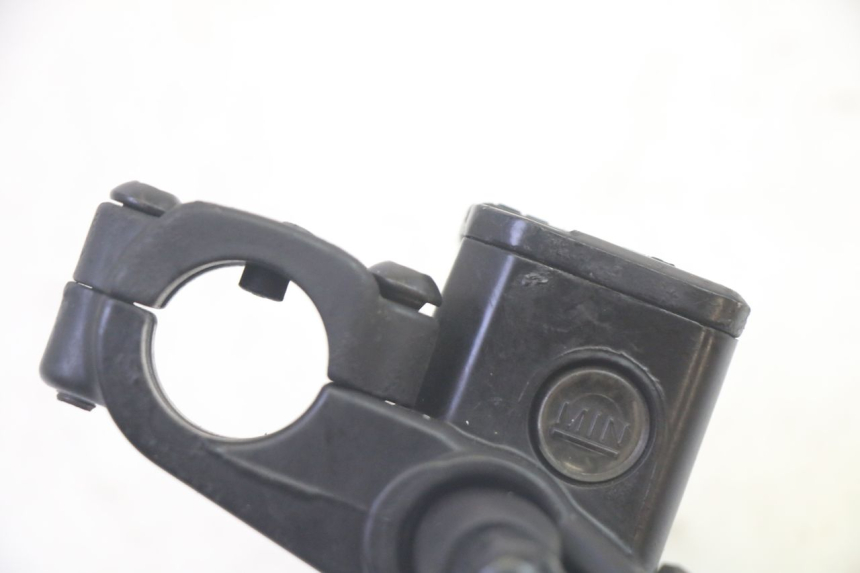 photo de CILINDRO MAESTRO DELANTERO PIAGGIO MP3 RL 250 (2007 - 2010) - Primer plano técnico