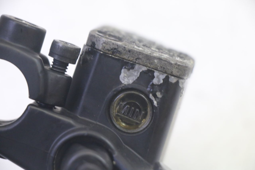 photo de CILINDRO MAESTRO DELANTERO YAMAHA NEOS NEO'S 4T 50 (2008 - 2016) - Detalles de los puntos de fijación