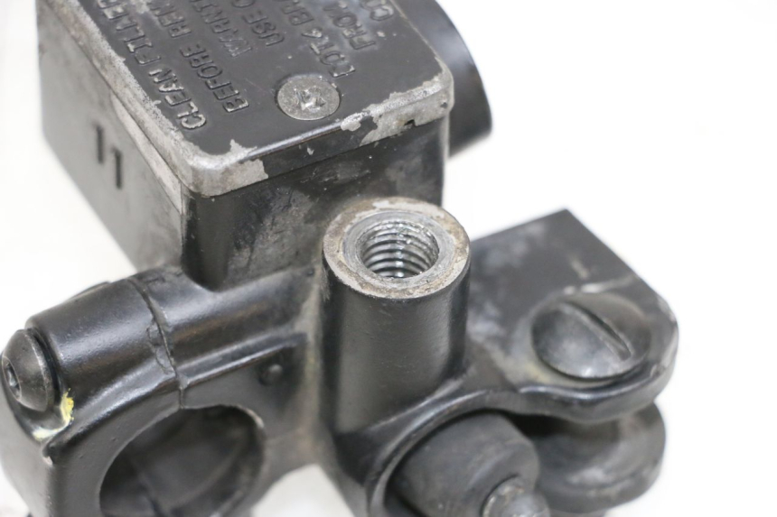 photo de CILINDRO MAESTRO DELANTERO PIAGGIO NEW TYPHOON 50 (2018 - 2021) - Detalles de los puntos de fijación