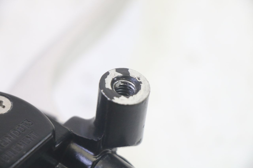 photo de BOMBA FRENO DELANTERO JM MOTORS SANTANA EVO 50 (2024 - 2026) - Detalles de los puntos de fijación