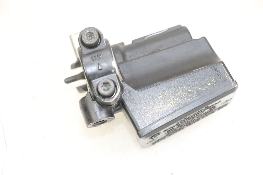 photo de BOMBA FRENO DELANTERO YAMAHA TDM ABS 900 (2002 - 2014) - Detalle de la pieza